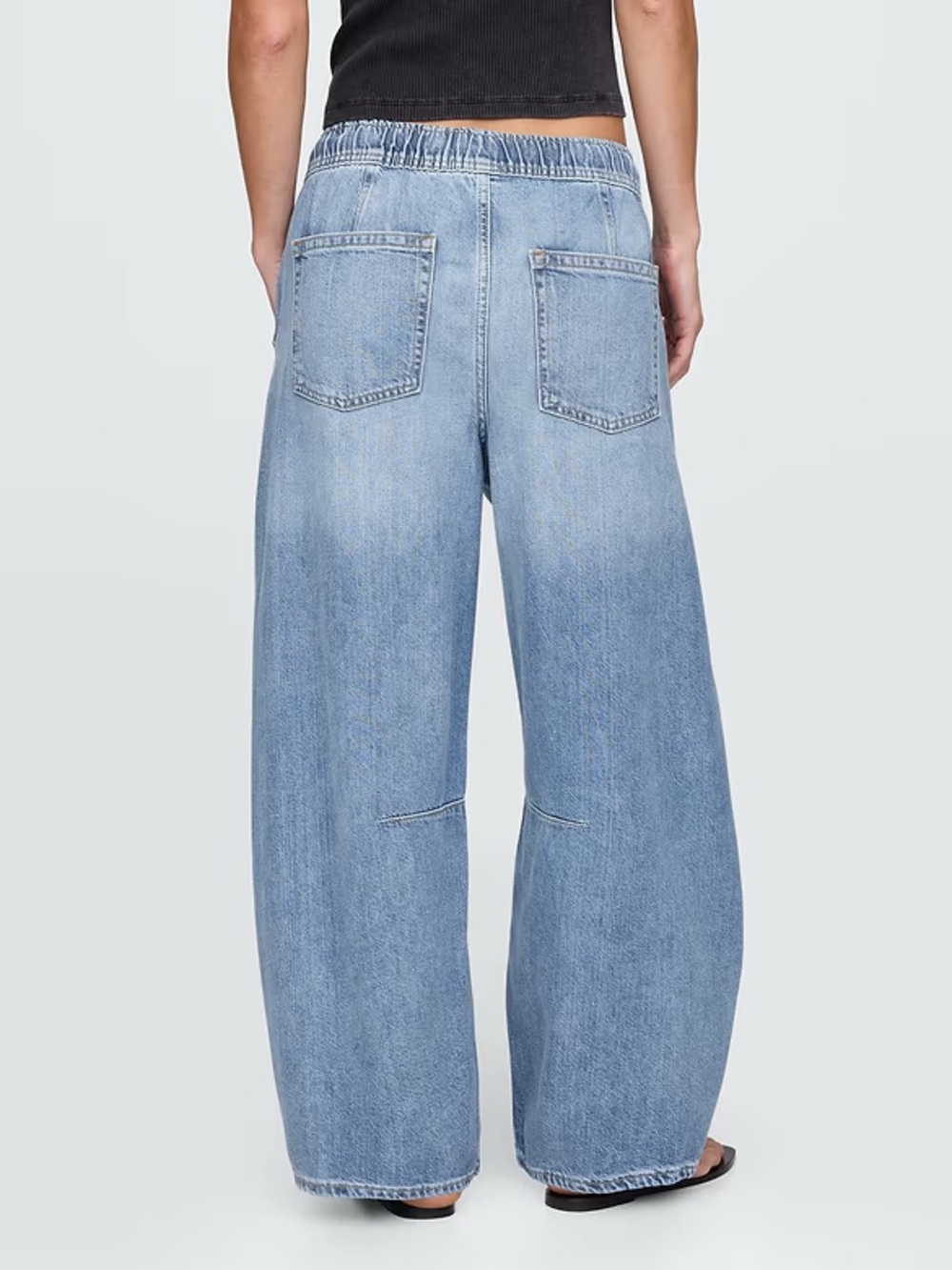 GAP Mid Rise UltraSoft Easy Horseshoe Jeans / size S / medium wash - Picture 2 of 7